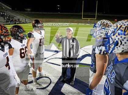 Thumbnail 3 in Ferris vs. Sunnyvale (4A-2 Region II Bi District) photogallery.