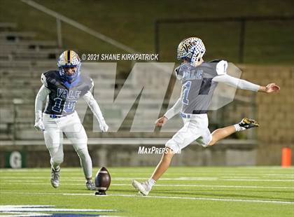 Thumbnail 1 in Ferris vs. Sunnyvale (4A-2 Region II Bi District) photogallery.