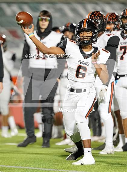 Thumbnail 3 in Ferris vs. Sunnyvale (4A-2 Region II Bi District) photogallery.