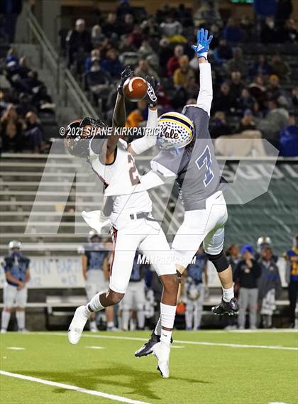 Thumbnail 1 in Ferris vs. Sunnyvale (4A-2 Region II Bi District) photogallery.