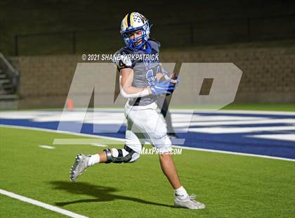 Thumbnail 3 in Ferris vs. Sunnyvale (4A-2 Region II Bi District) photogallery.