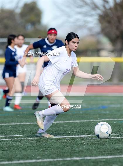 Thumbnail 3 in Everett Alvarez vs. Soledad (CIF CCS D4 Finals) photogallery.