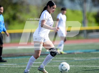 Thumbnail 2 in Everett Alvarez vs. Soledad (CIF CCS D4 Finals) photogallery.