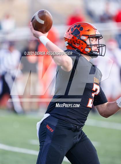 Thumbnail 2 in Montrose vs Erie (CHSAA 4A Semifinal) photogallery.