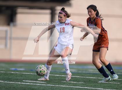 Thumbnail 3 in Lee vs Madison photogallery.
