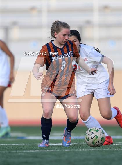 Thumbnail 3 in Lee vs Madison photogallery.