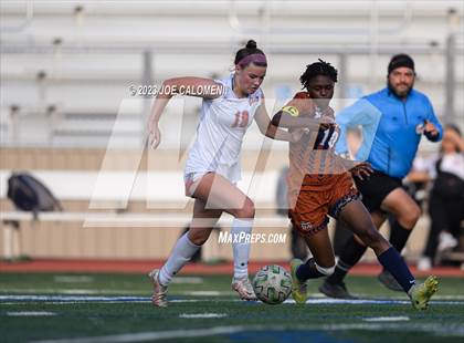 Thumbnail 3 in Lee vs Madison photogallery.
