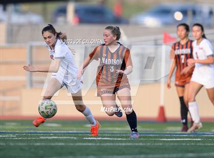 Thumbnail 3 in Lee vs Madison photogallery.