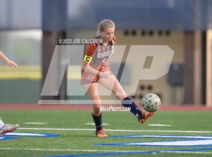 Thumbnail 2 in Lee vs Madison photogallery.