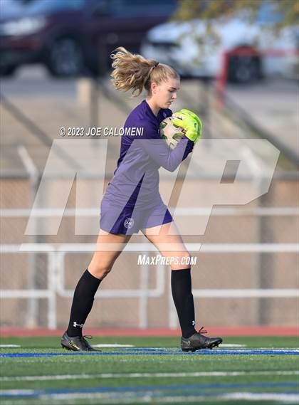Thumbnail 3 in Lee vs Madison photogallery.