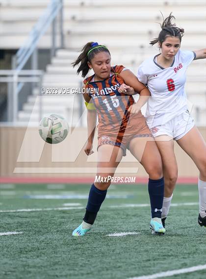 Thumbnail 3 in Lee vs Madison photogallery.