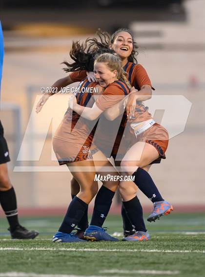 Thumbnail 1 in Lee vs Madison photogallery.