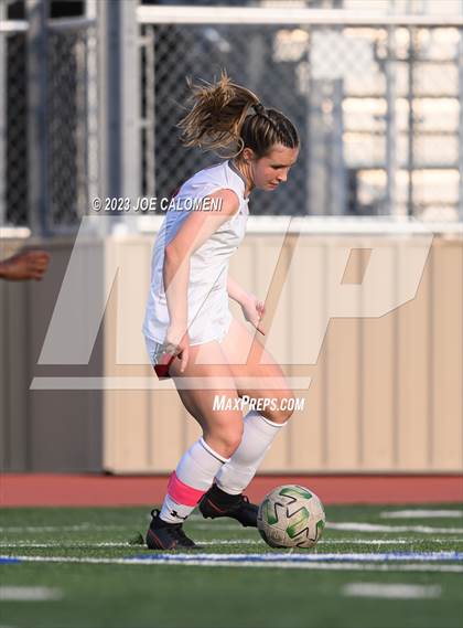 Thumbnail 3 in Lee vs Madison photogallery.