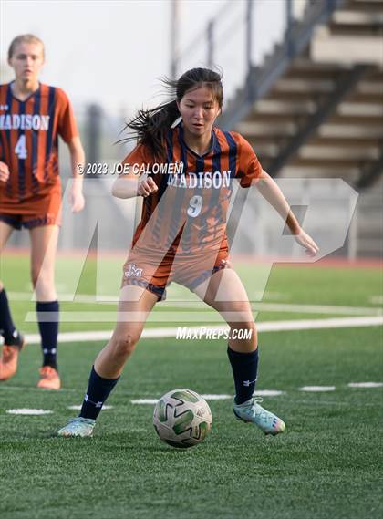 Thumbnail 2 in Lee vs Madison photogallery.