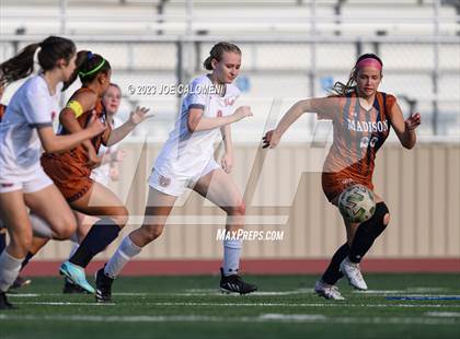 Thumbnail 2 in Lee vs Madison photogallery.