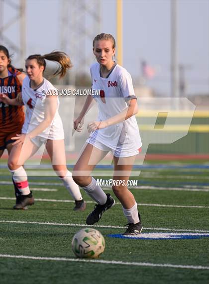 Thumbnail 3 in Lee vs Madison photogallery.