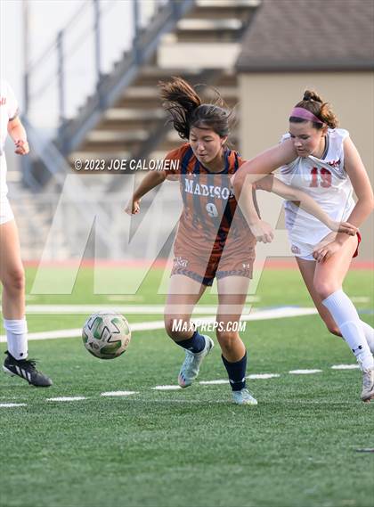 Thumbnail 3 in Lee vs Madison photogallery.