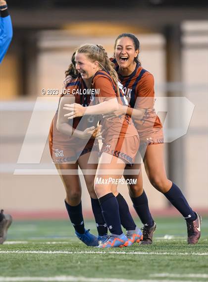 Thumbnail 3 in Lee vs Madison photogallery.