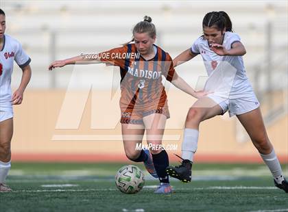 Thumbnail 2 in Lee vs Madison photogallery.