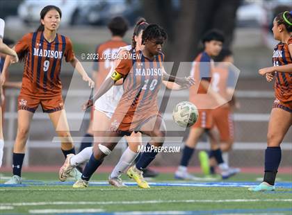 Thumbnail 3 in Lee vs Madison photogallery.