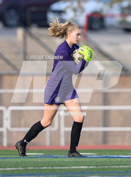 Thumbnail 1 in Lee vs Madison photogallery.
