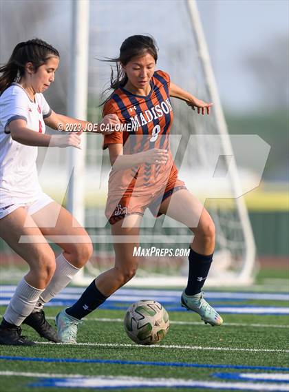 Thumbnail 1 in Lee vs Madison photogallery.