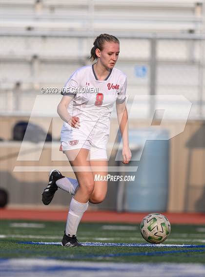 Thumbnail 3 in Lee vs Madison photogallery.