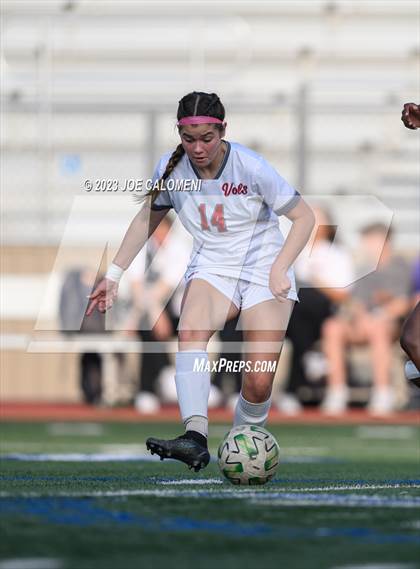 Thumbnail 3 in Lee vs Madison photogallery.