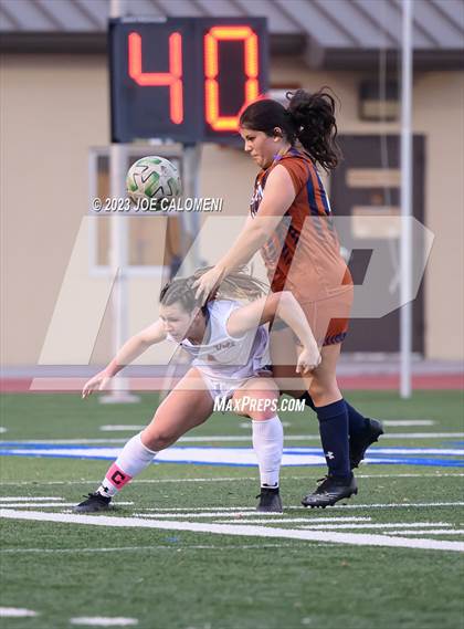 Thumbnail 3 in Lee vs Madison photogallery.