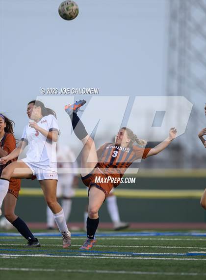 Thumbnail 2 in Lee vs Madison photogallery.