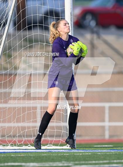 Thumbnail 3 in Lee vs Madison photogallery.
