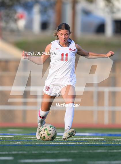 Thumbnail 3 in Lee vs Madison photogallery.
