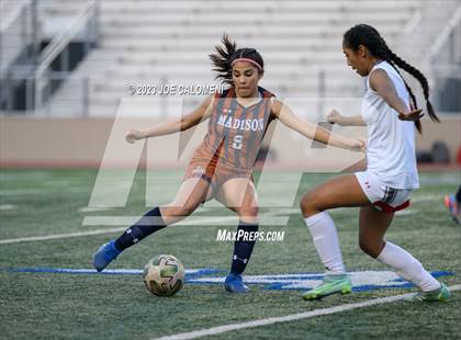 Thumbnail 3 in Lee vs Madison photogallery.