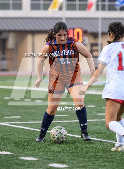 Thumbnail 2 in Lee vs Madison photogallery.