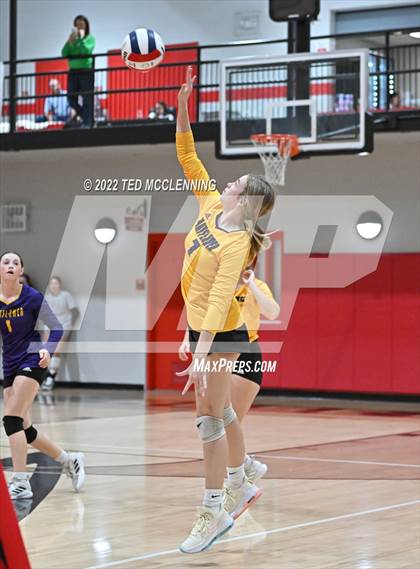 Thumbnail 2 in Hoxie vs. Mayflower (AAA 3A State Playoffs 1st round) photogallery.