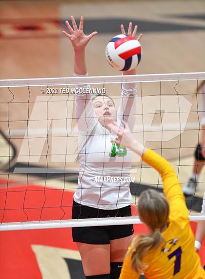 Thumbnail 3 in Hoxie vs. Mayflower (AAA 3A State Playoffs 1st round) photogallery.