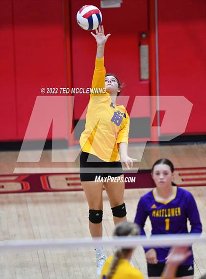 Thumbnail 2 in Hoxie vs. Mayflower (AAA 3A State Playoffs 1st round) photogallery.