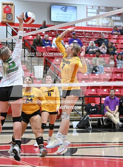 Thumbnail 3 in Hoxie vs. Mayflower (AAA 3A State Playoffs 1st round) photogallery.