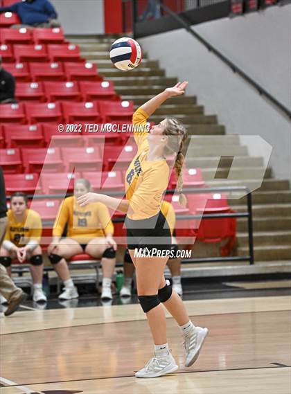 Thumbnail 3 in Hoxie vs. Mayflower (AAA 3A State Playoffs 1st round) photogallery.