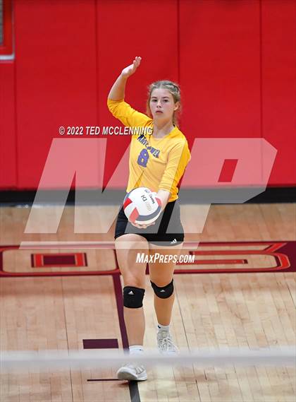 Thumbnail 1 in Hoxie vs. Mayflower (AAA 3A State Playoffs 1st round) photogallery.