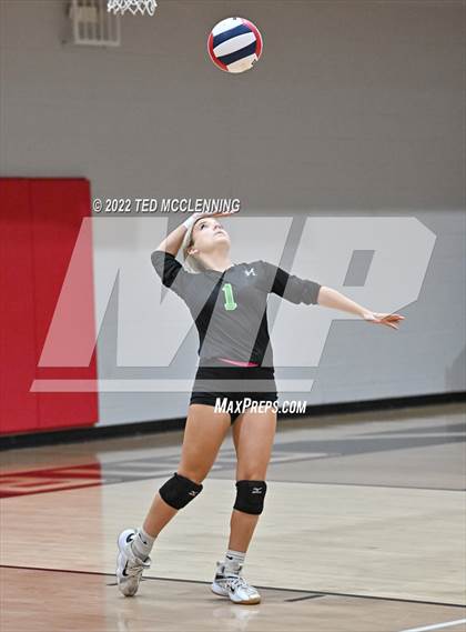 Thumbnail 3 in Hoxie vs. Mayflower (AAA 3A State Playoffs 1st round) photogallery.