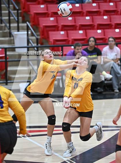 Thumbnail 2 in Hoxie vs. Mayflower (AAA 3A State Playoffs 1st round) photogallery.
