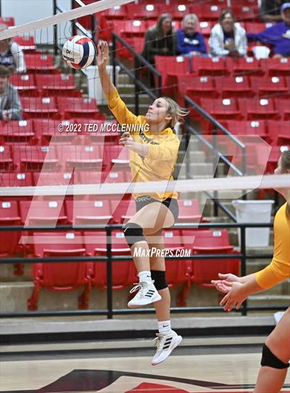 Thumbnail 3 in Hoxie vs. Mayflower (AAA 3A State Playoffs 1st round) photogallery.