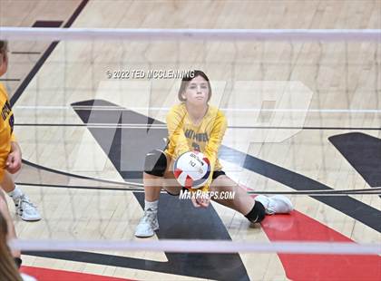 Thumbnail 2 in Hoxie vs. Mayflower (AAA 3A State Playoffs 1st round) photogallery.