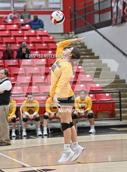 Thumbnail 1 in Hoxie vs. Mayflower (AAA 3A State Playoffs 1st round) photogallery.