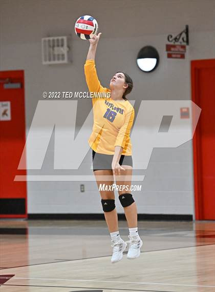Thumbnail 3 in Hoxie vs. Mayflower (AAA 3A State Playoffs 1st round) photogallery.