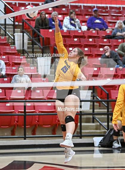 Thumbnail 1 in Hoxie vs. Mayflower (AAA 3A State Playoffs 1st round) photogallery.