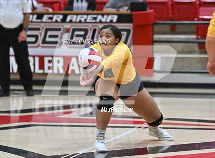 Thumbnail 2 in Hoxie vs. Mayflower (AAA 3A State Playoffs 1st round) photogallery.