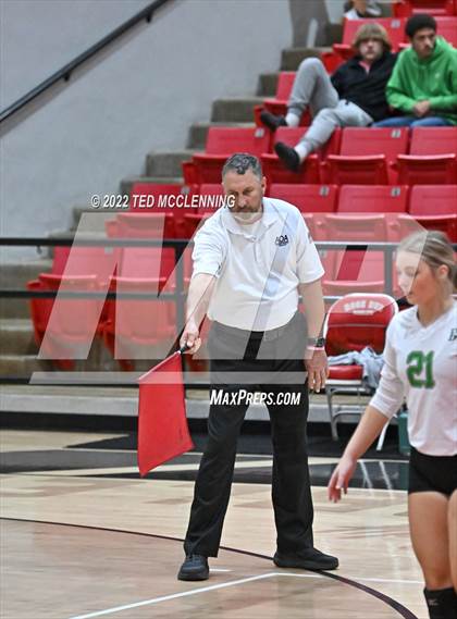 Thumbnail 2 in Hoxie vs. Mayflower (AAA 3A State Playoffs 1st round) photogallery.
