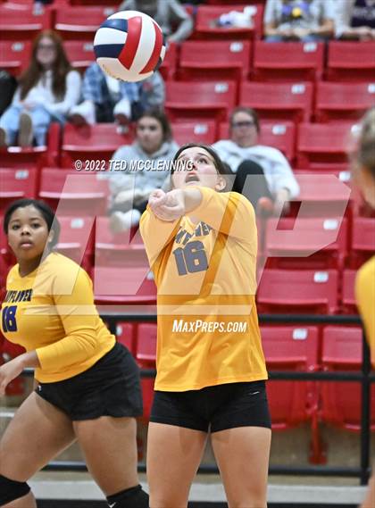 Thumbnail 1 in Hoxie vs. Mayflower (AAA 3A State Playoffs 1st round) photogallery.